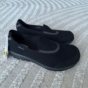 Skechers Women’s go walk black shoes US6